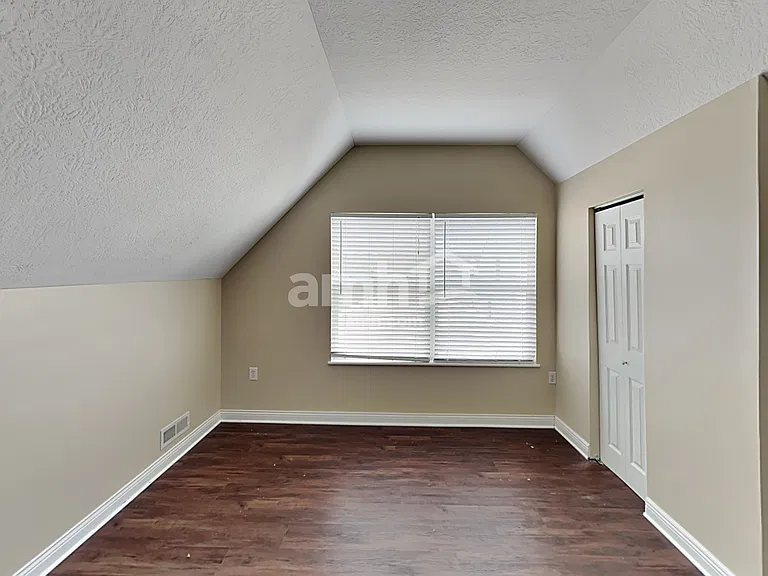 7200 Winterbek Ave — Photo 13