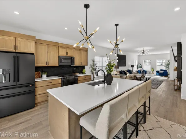 1652 Pinecroft Ln, Howell, MI 48855