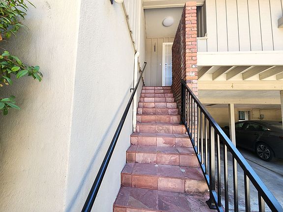 3rd image of 662A Forest Ave