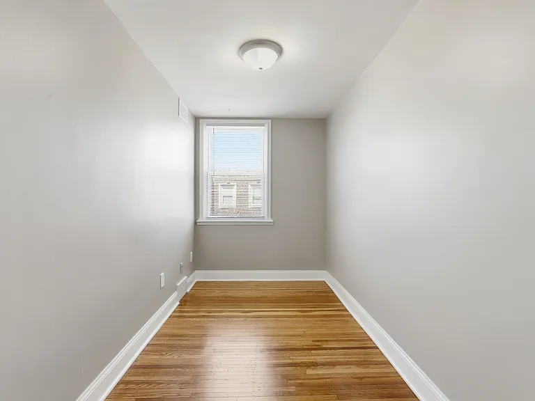 271 W Wyncliffe Ave — Photo 12