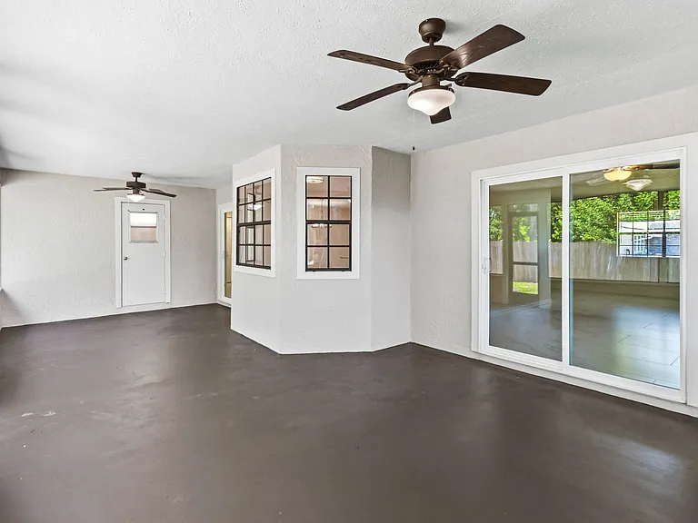 1534 Frances St — Photo 27