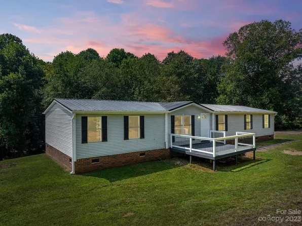 3191 Ward Green St, Lenoir, NC 28645