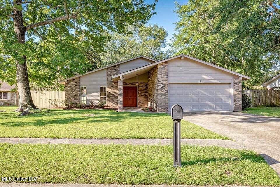 1st image of 2821 Lawnwood Dr