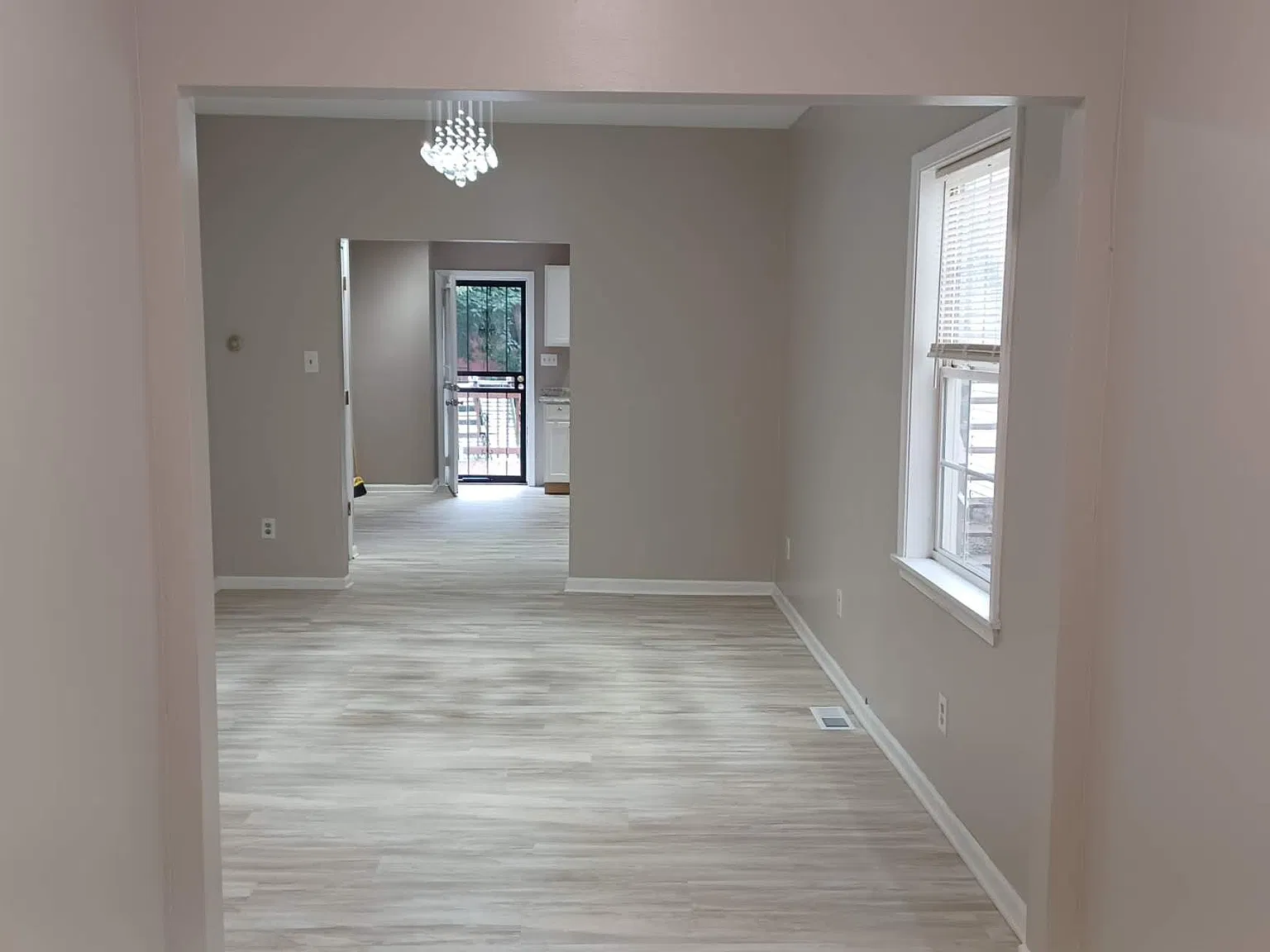 2 bed, 856 sqft, $900 — Photo 2