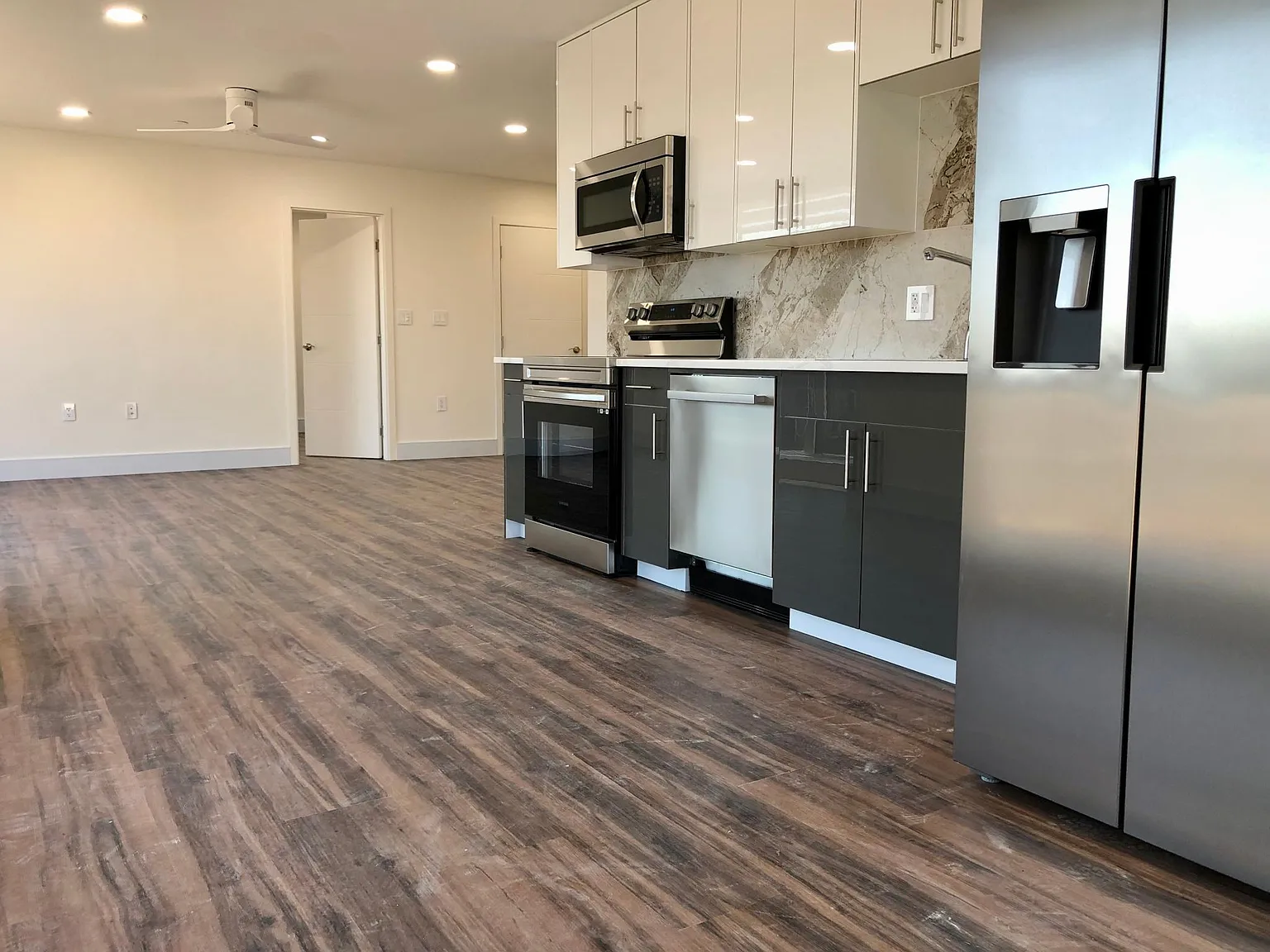 2 bed, 842 sqft, $2,190 — Photo 2