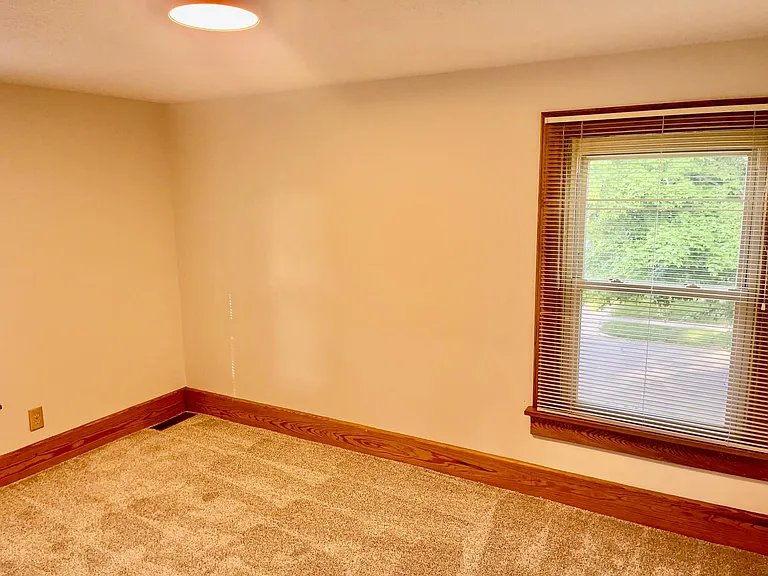 423 Summit St — Photo 4