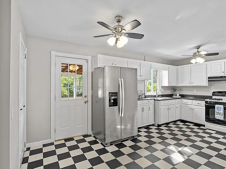 534 W Hugh St — Photo 4