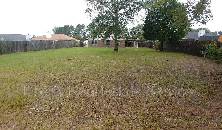 806 Malibu Dr — Photo 2