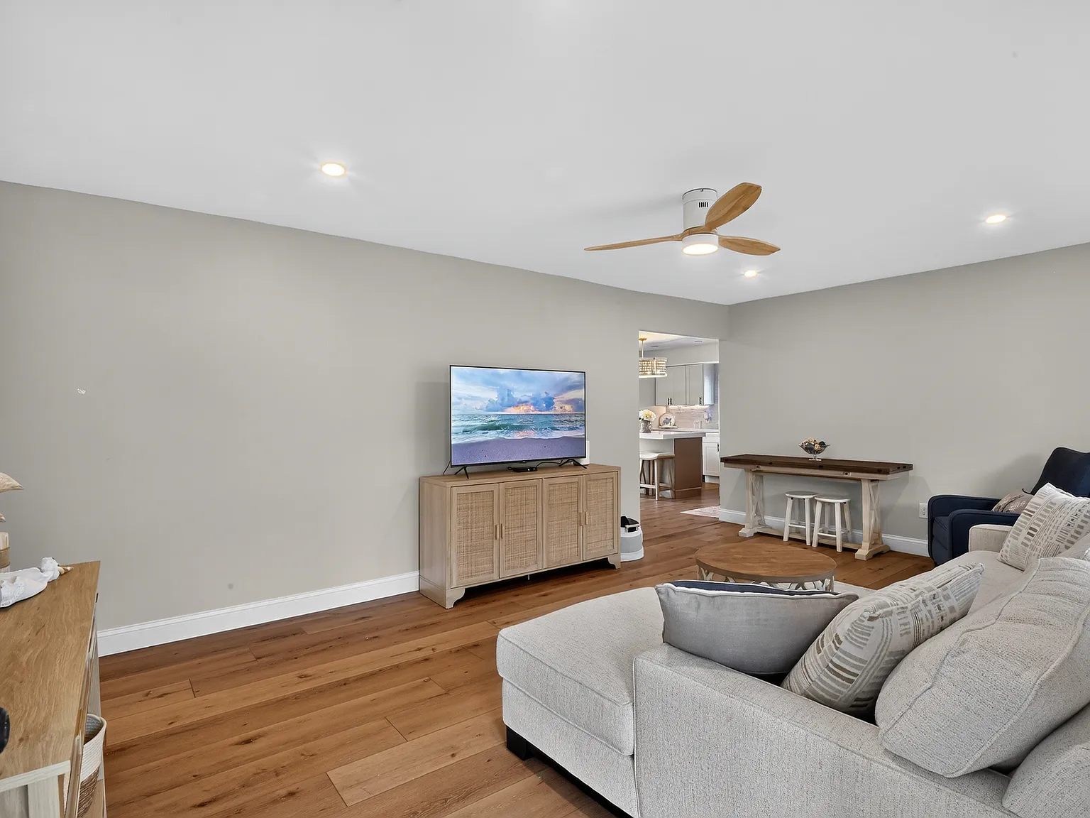3 bed, 1300 sqft, $2,800 — Photo 3