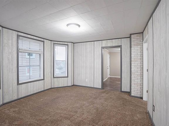 4th image of 621 N 23rd Ave W