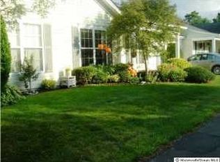 1 Greenwillows Dr, Lakewood, NJ 08701