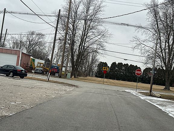 5th image of 910 N Franklin St