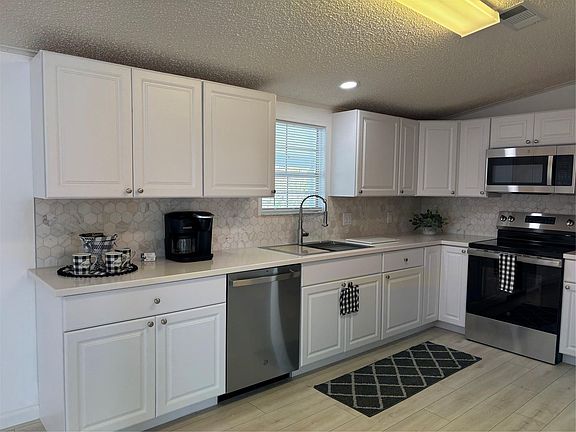 4th image of 1622 SW 35th Circle
