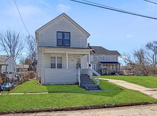 407 E Winneshiek St, Freeport, IL 61032