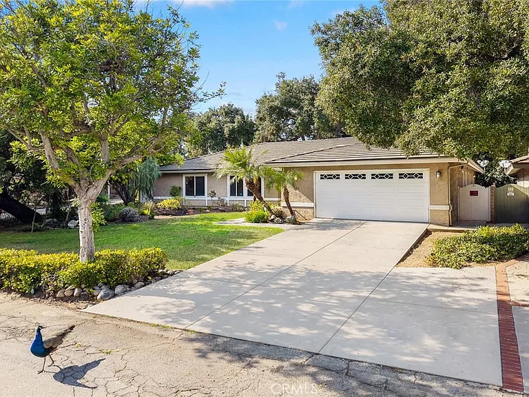 261 Oakhurst Ln — Photo 2