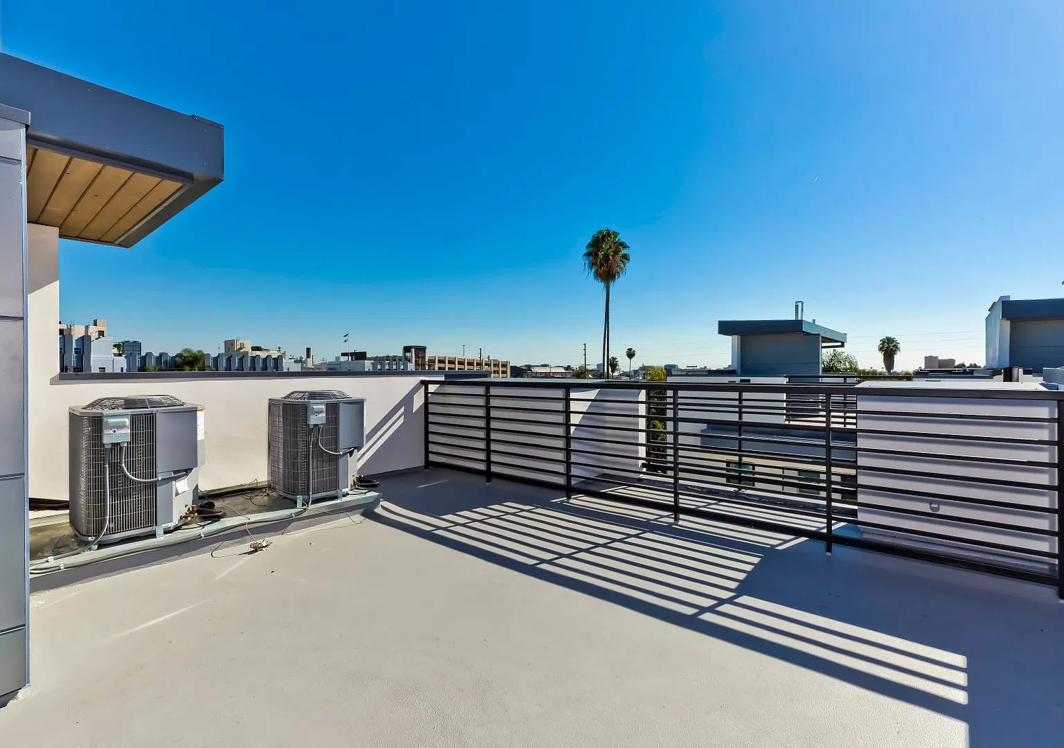 New Hollywood Townhomes — Photo 2