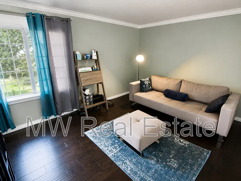 1510 N Benton Way — Photo 5