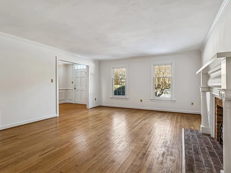 1468 Wakefield Dr — Photo 2