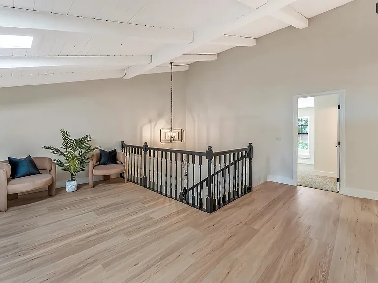 976 Pinehurst Dr — Photo 16