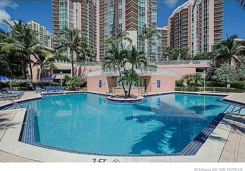 100 Hidden Bay Condo — Photo 1