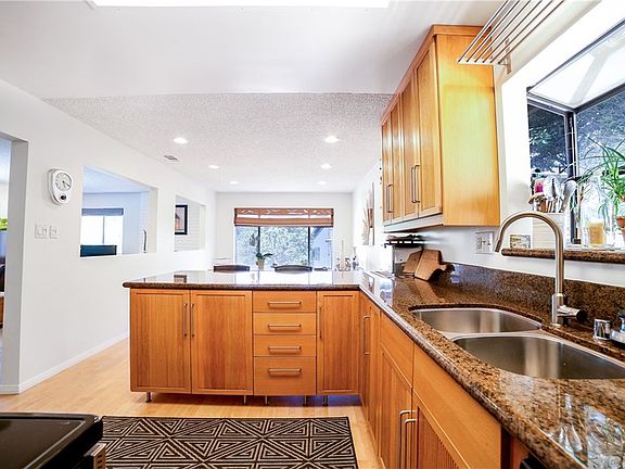 5th image of 13709 Glen Ct