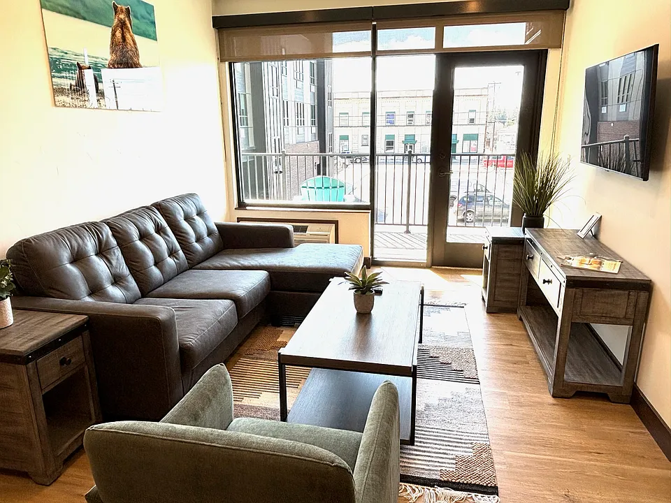 34 5th St W #204