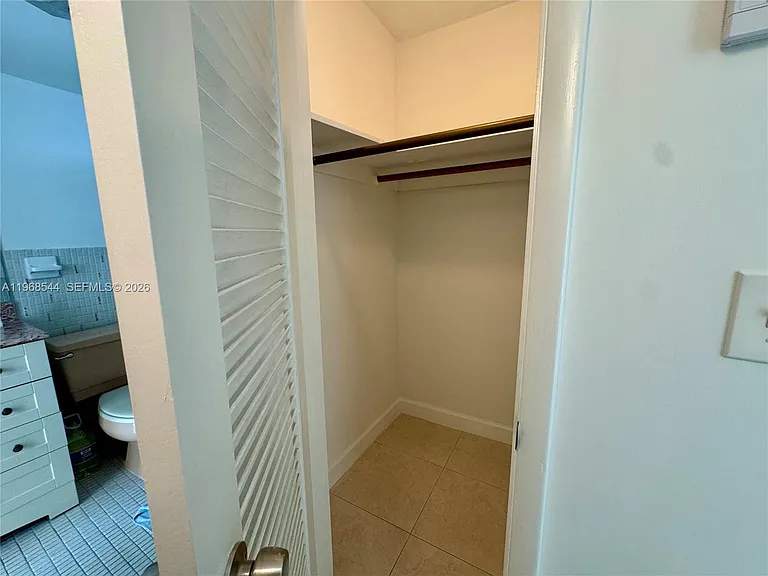 2855 Leonard Dr #H202 — Photo 18