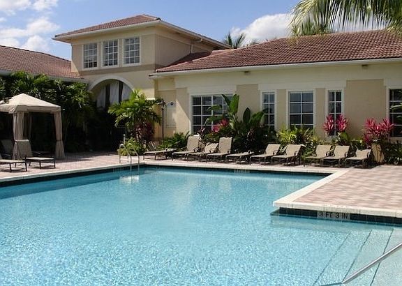 2nd image of 2427 Centergate Dr APT 303