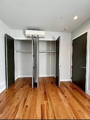 4th image of 72 Willoughby St #G