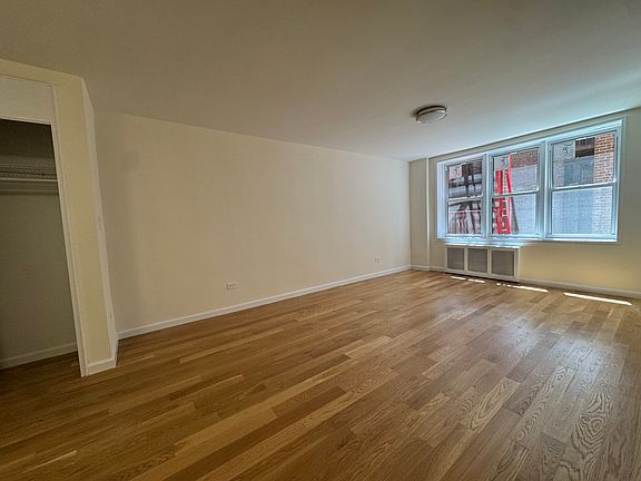 3rd image of 3324 Parsons Blvd APT 1S