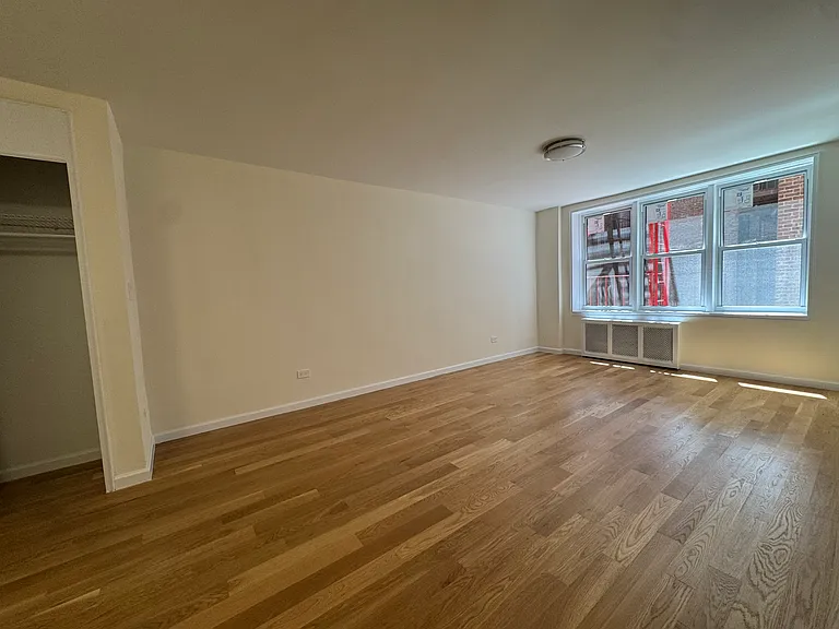 3324 Parsons Blvd #1S — Photo 3