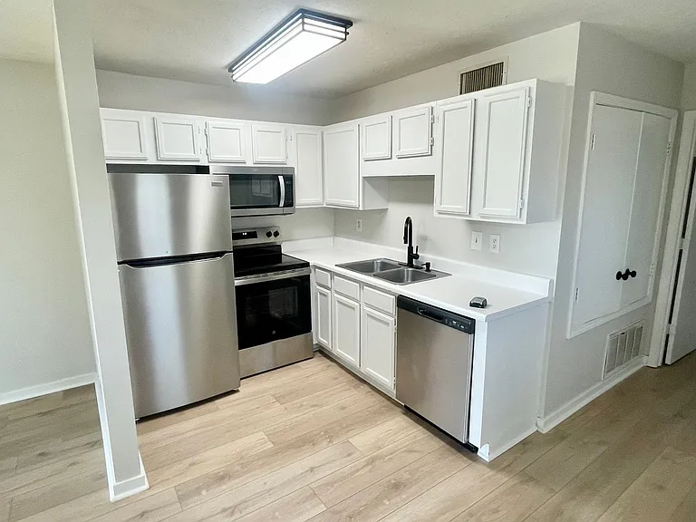 GS-Oak Village I — Photo 2