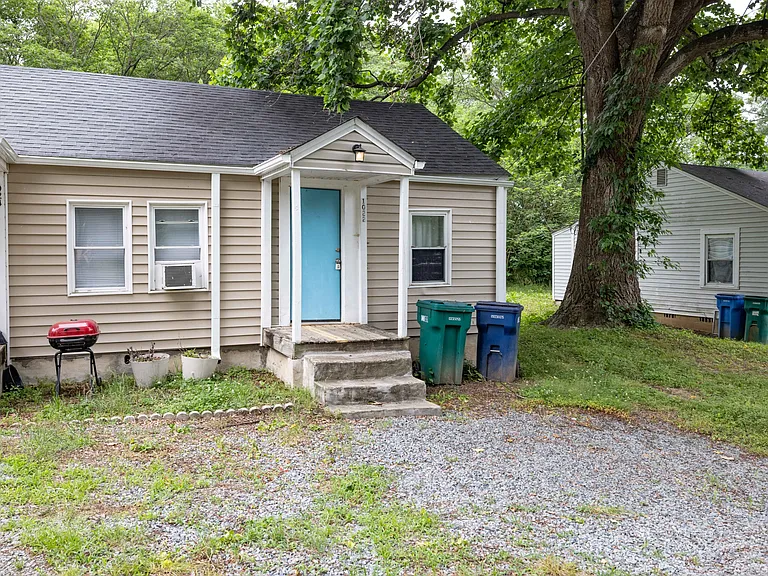 1022 Wood St — Photo 3