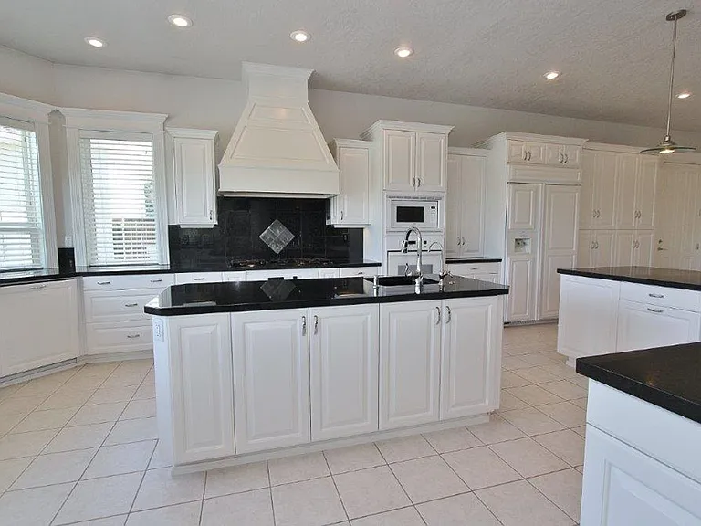 2291 N Greenview Ct — Photo 11