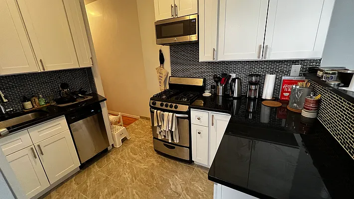 Rented by HOLTON REAL ESTATE INC. | media 9