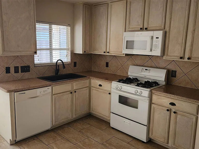 12311 Carriage Oak Cir — Photo 8
