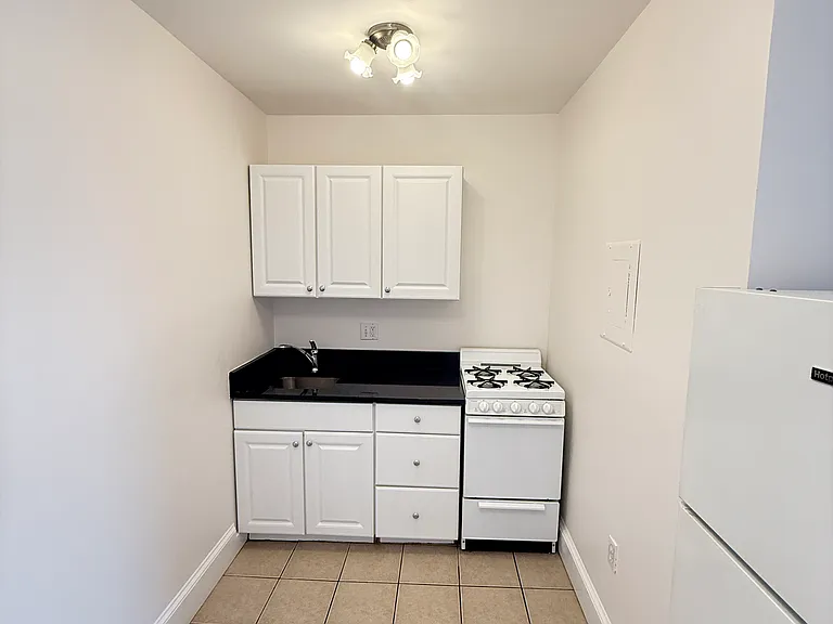 40 Symphony Rd #4 — Photo 3