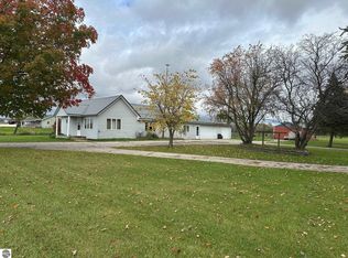 11627 S Green Rd, Riverdale, MI 48877