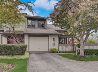 105 Ginger Ct, Rolling Meadows, IL 60008