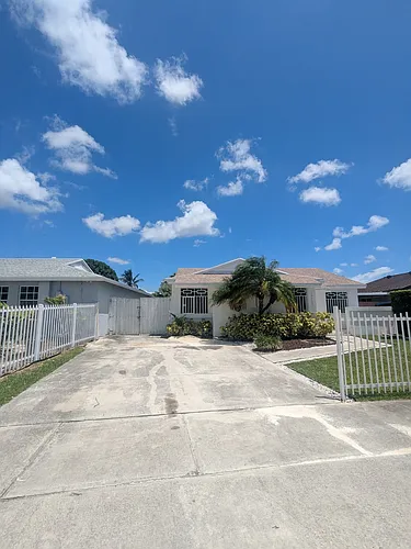 12335 SW 193rd St Photo 1