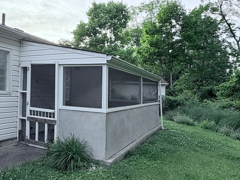 2950 Laverne Dr — Photo 10