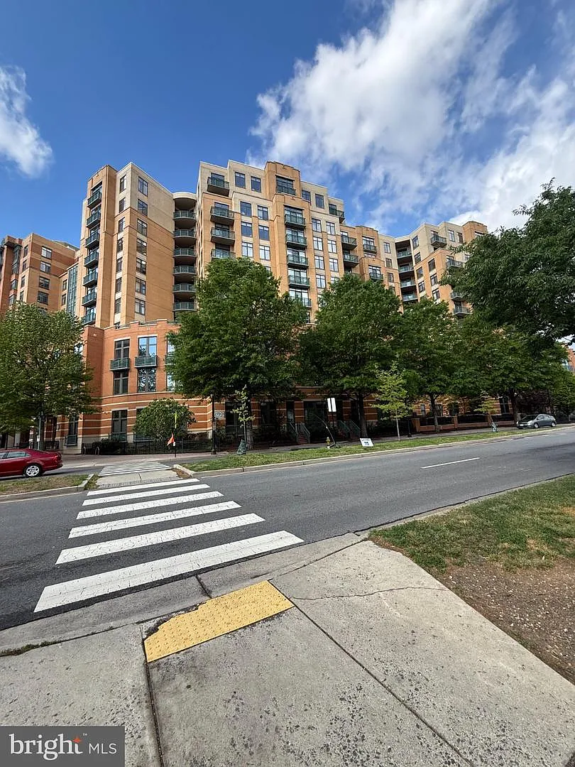 1 bed, 1.0 bath, 866 sqft, $2,600 — Photo 3