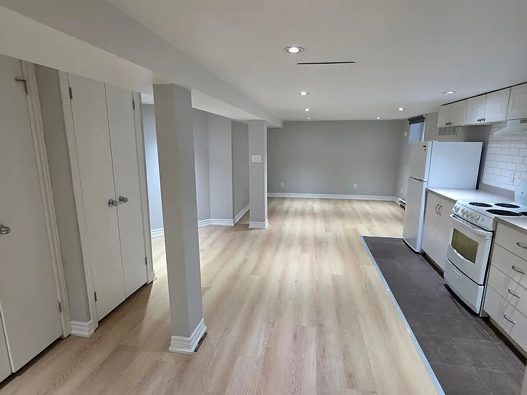 1487 A King St W — Photo 3