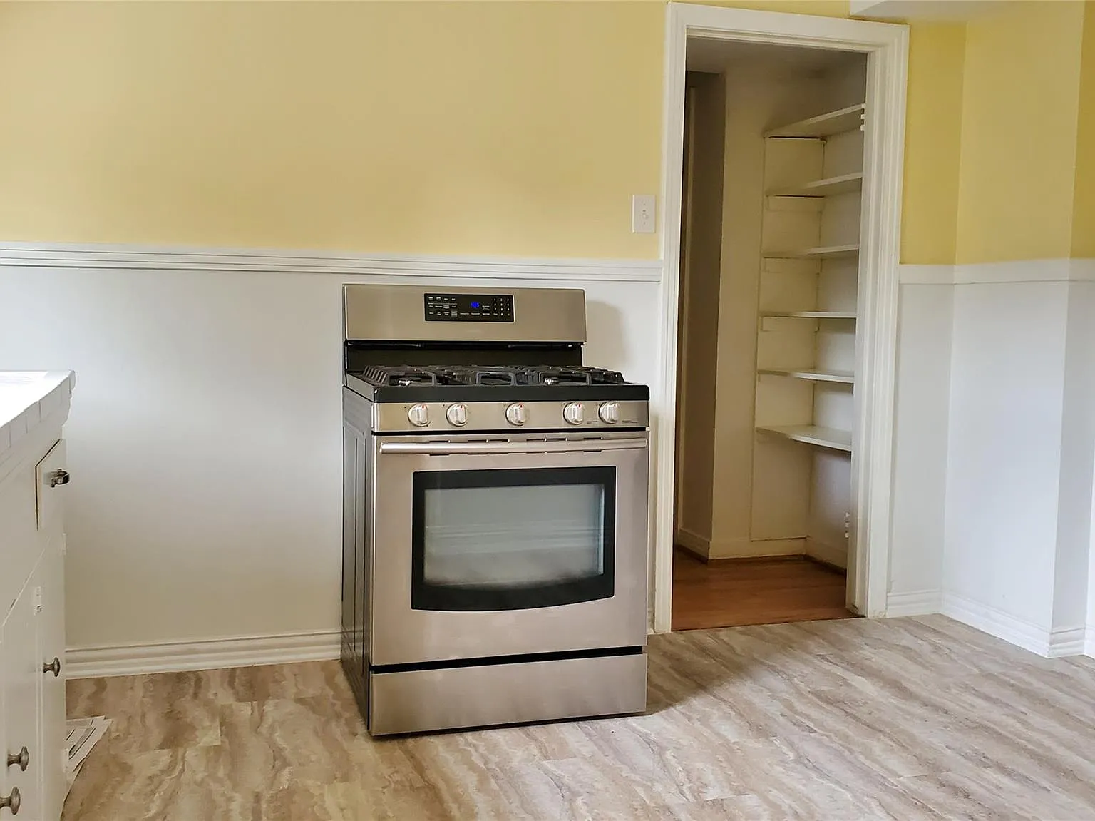 2 bed, 2.0 bath, 1800 sqft, $2,300 — Photo 4