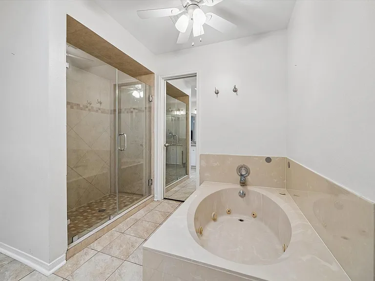 12107 Burgoyne Dr — Photo 15