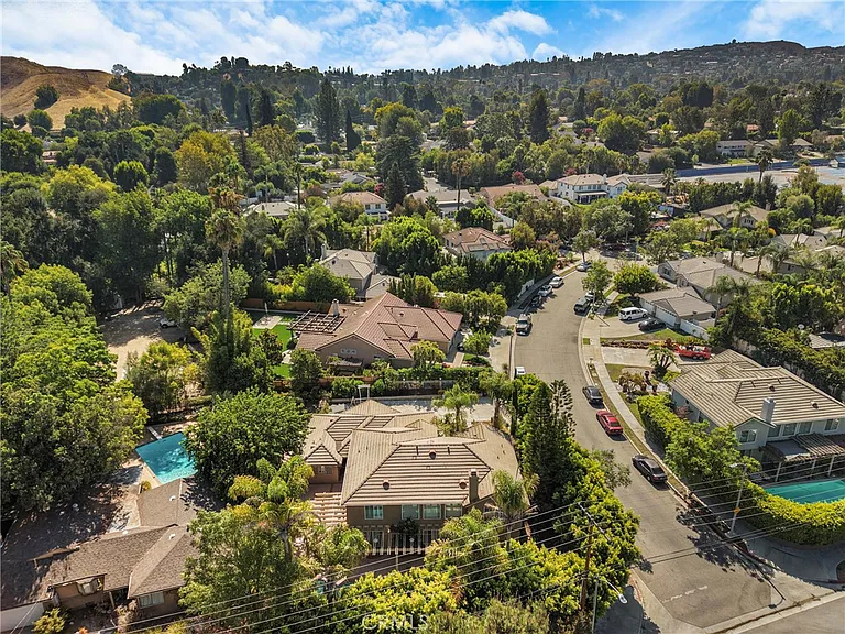 20871 Betron St — Photo 44
