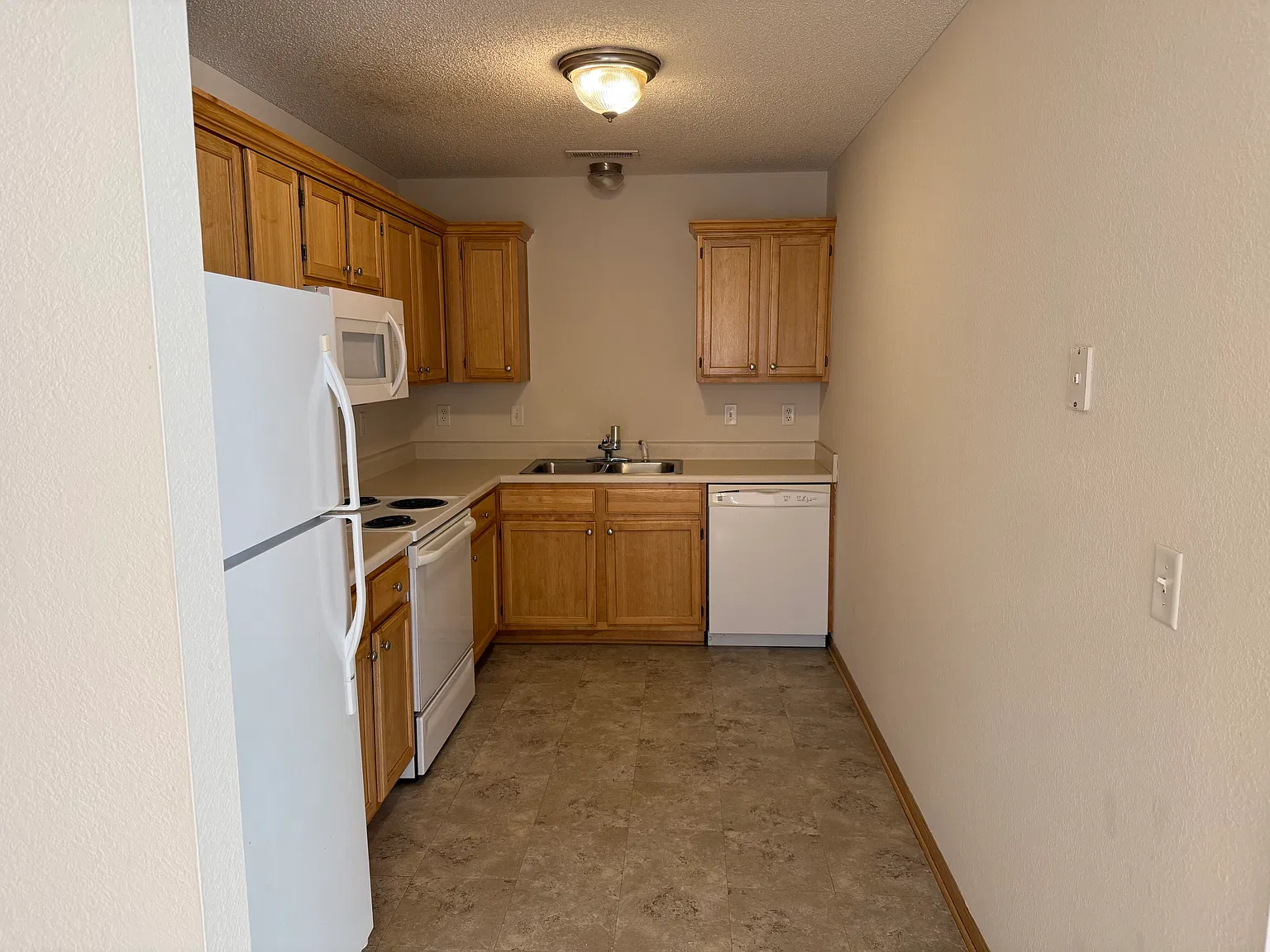 3 bed, 1100 sqft, $1,395 — Photo 4