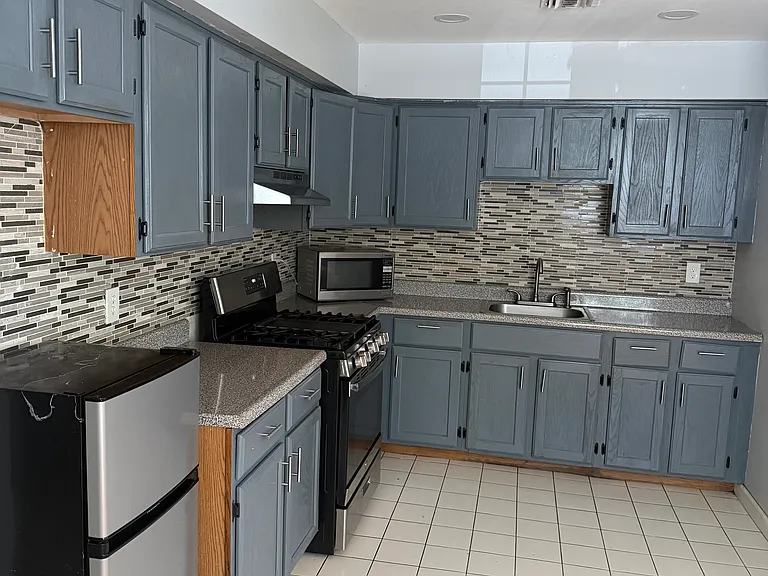 55 Chester Ave #1 — Photo 7