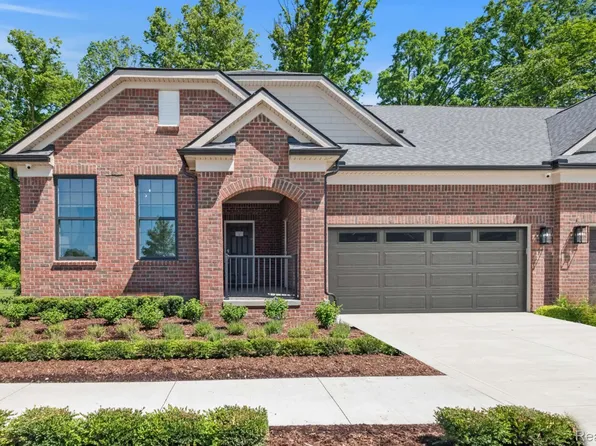 55717 Oak Pointe Dr, Shelby Township, MI 48315