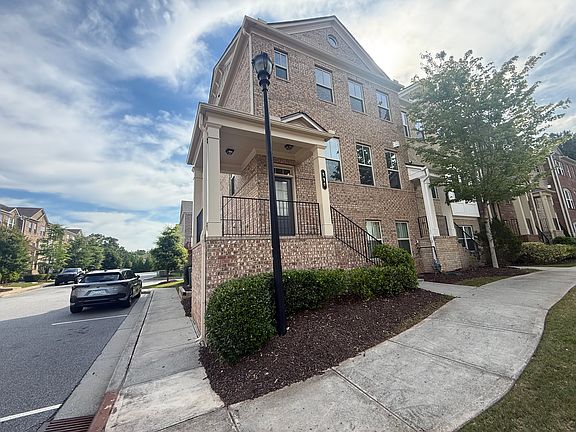 3rd image of 590 Sunset Park Dr